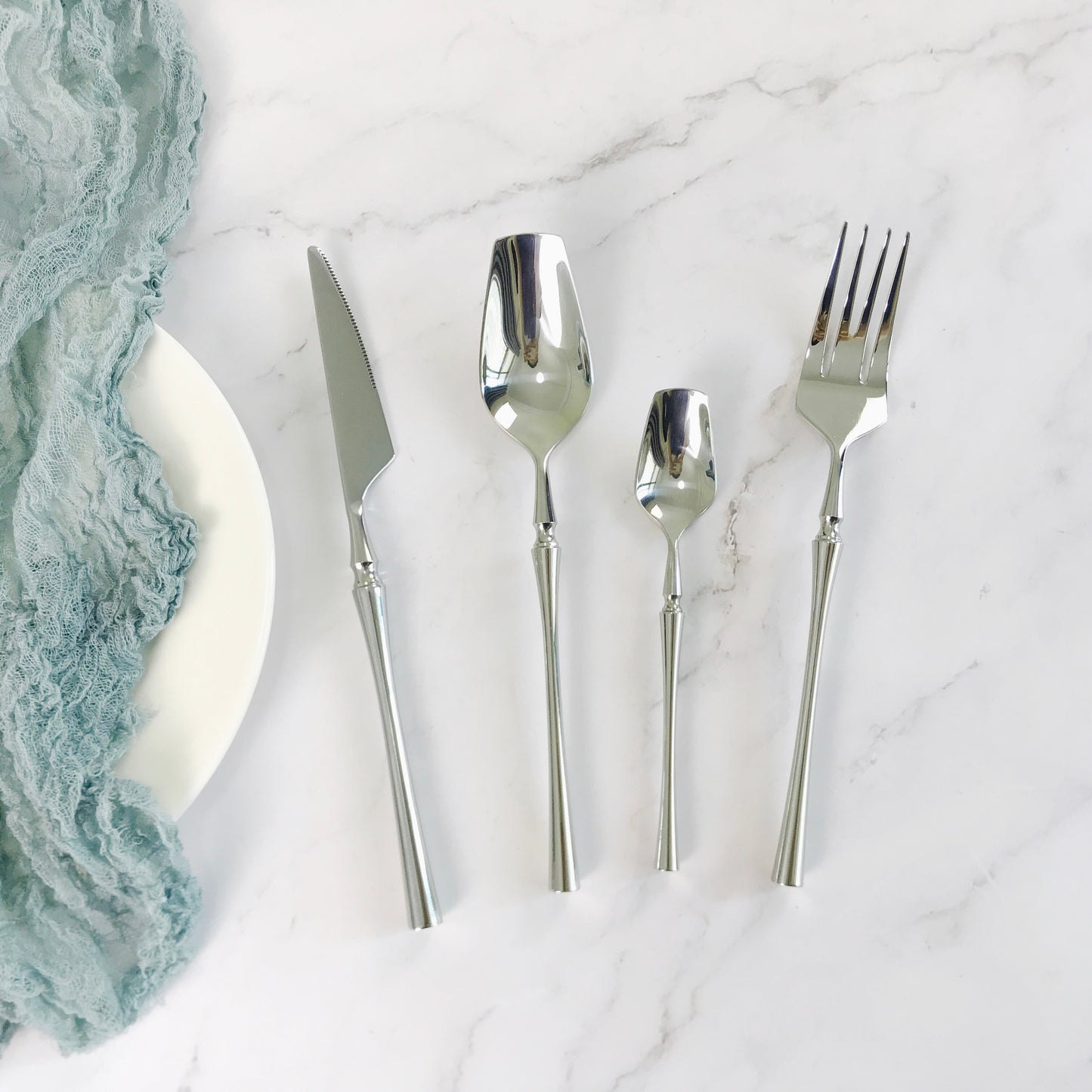 Food-grade cutlery with slim waist design