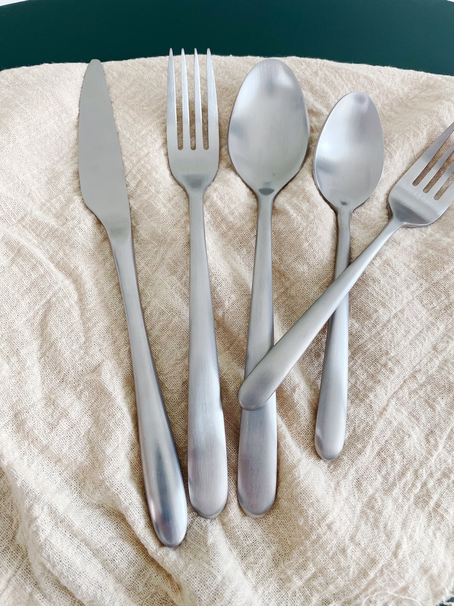 5 piece matte finish flatware set
