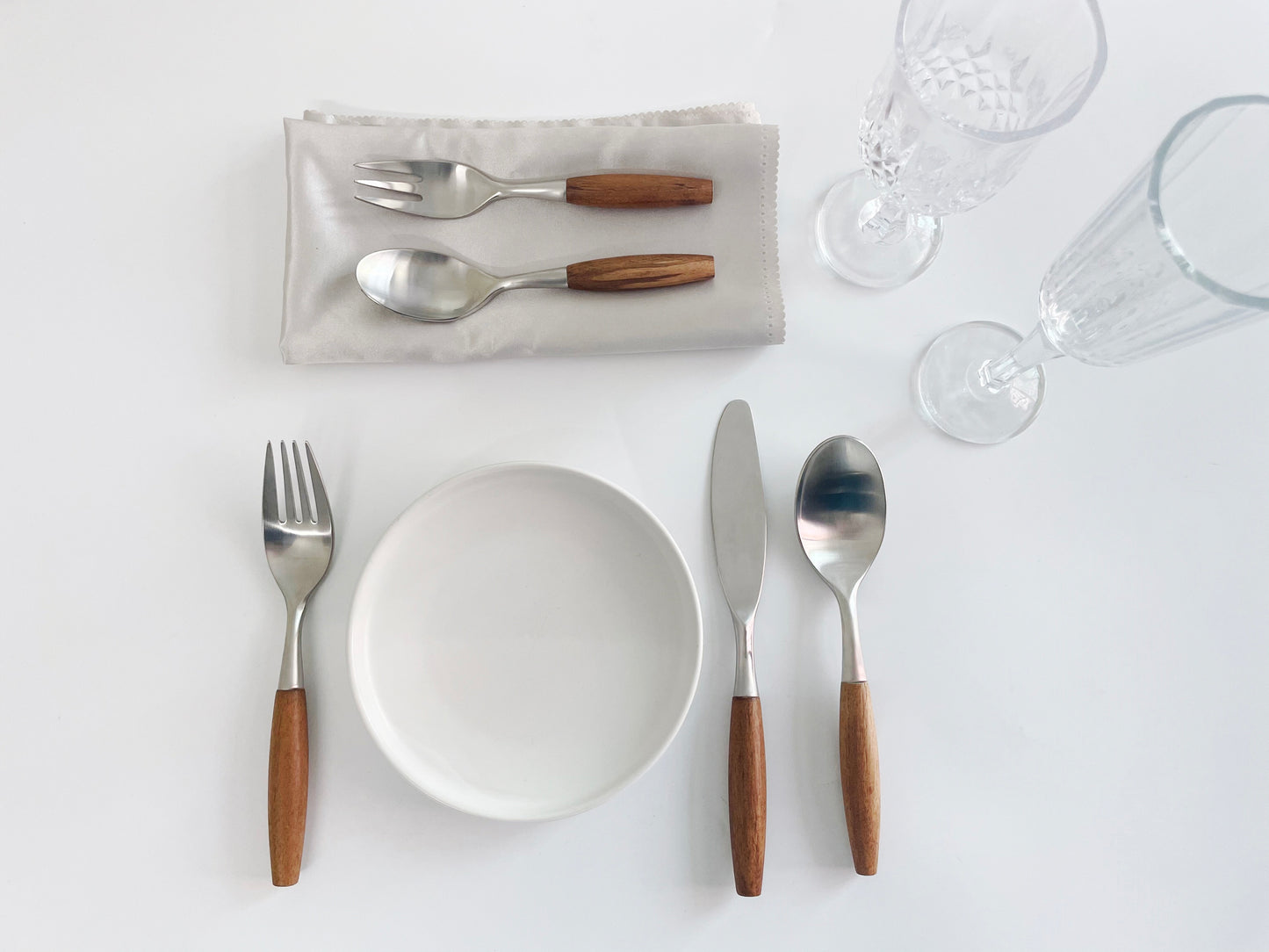 18/10 5-piece flatware with wooden handles WA123