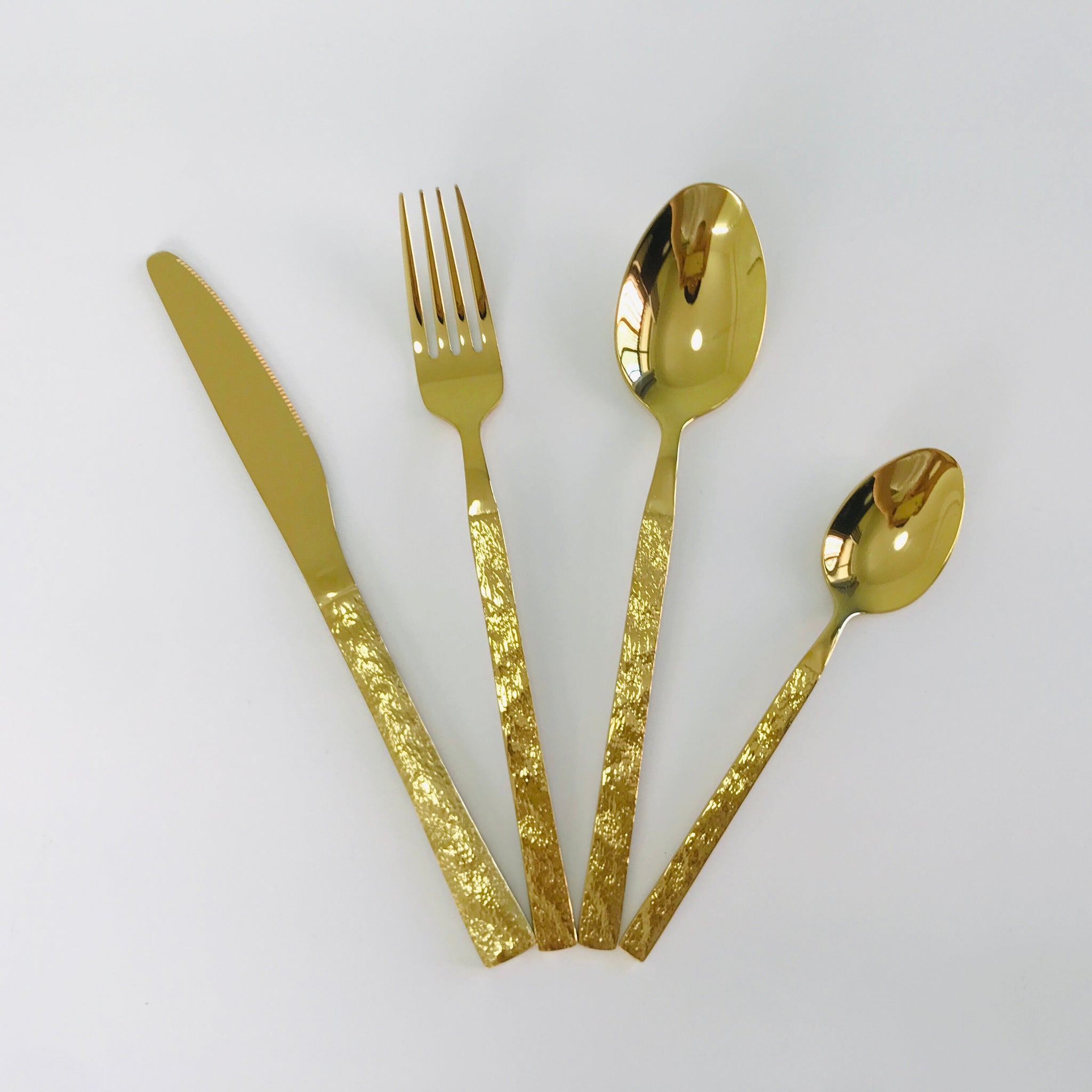 Shinning gold dinnerware with stone texture handles