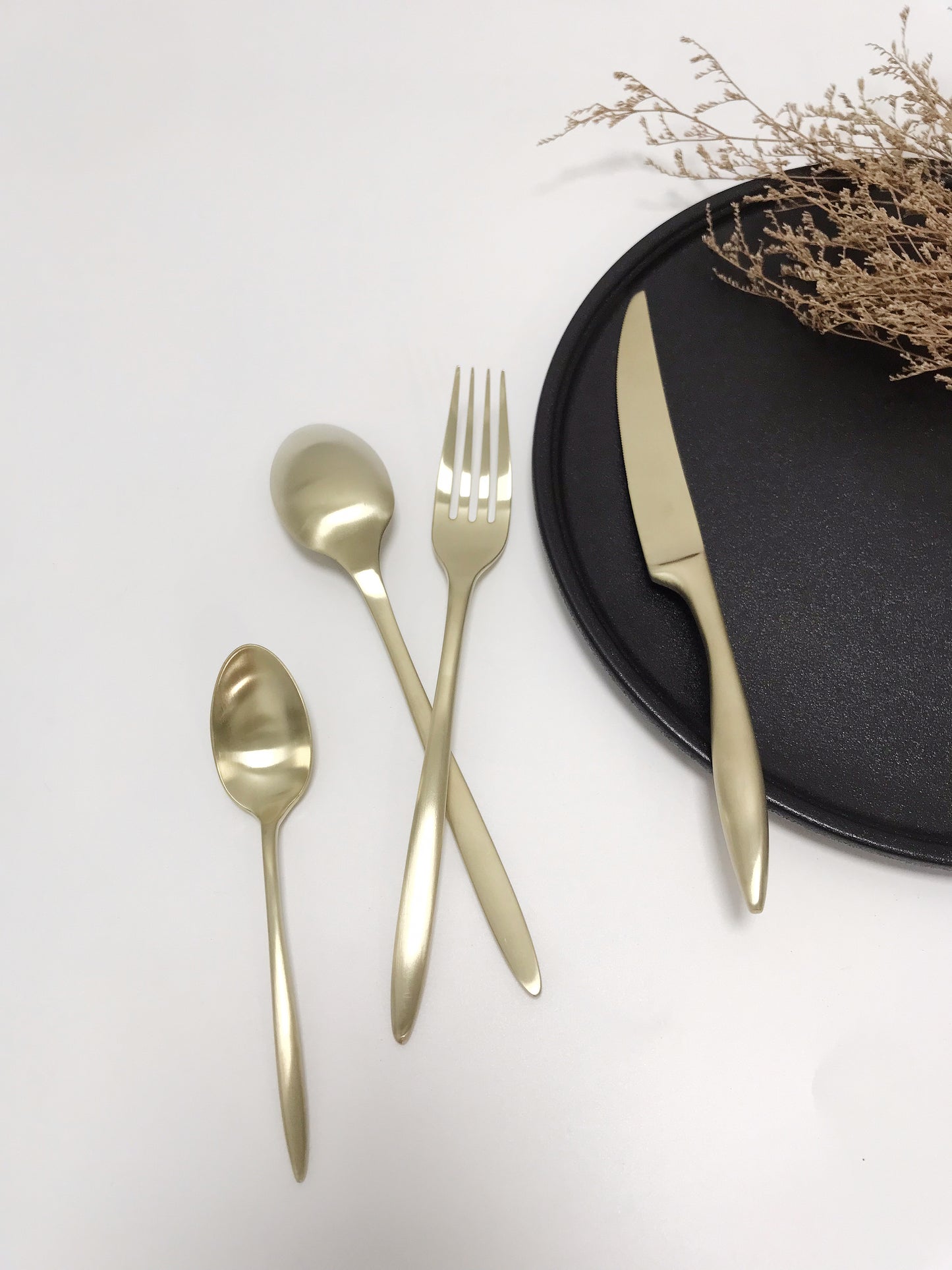 Elegant 4-piece Matte Flatware set