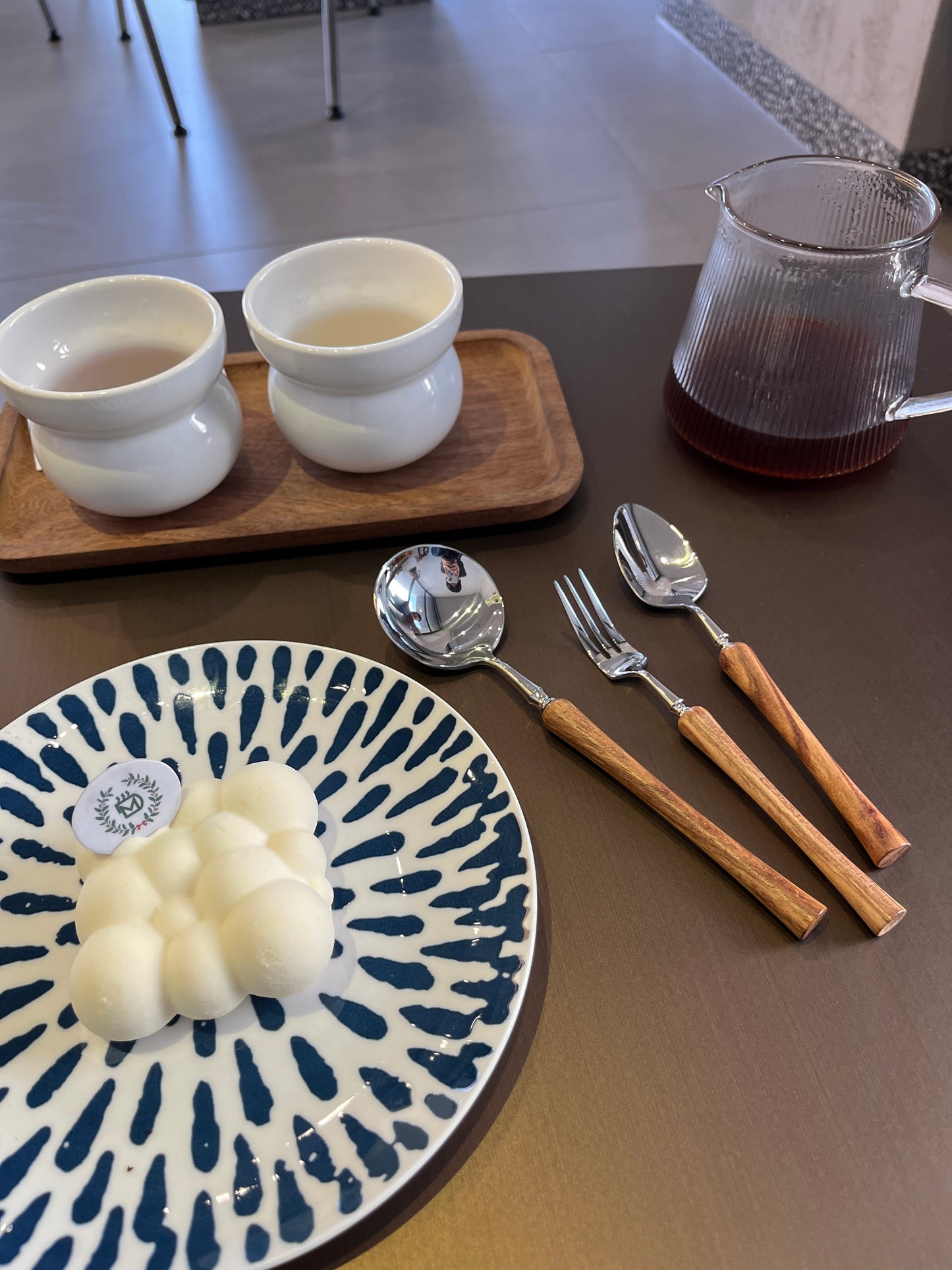 Dinner fork Round spoon knife with wood handles