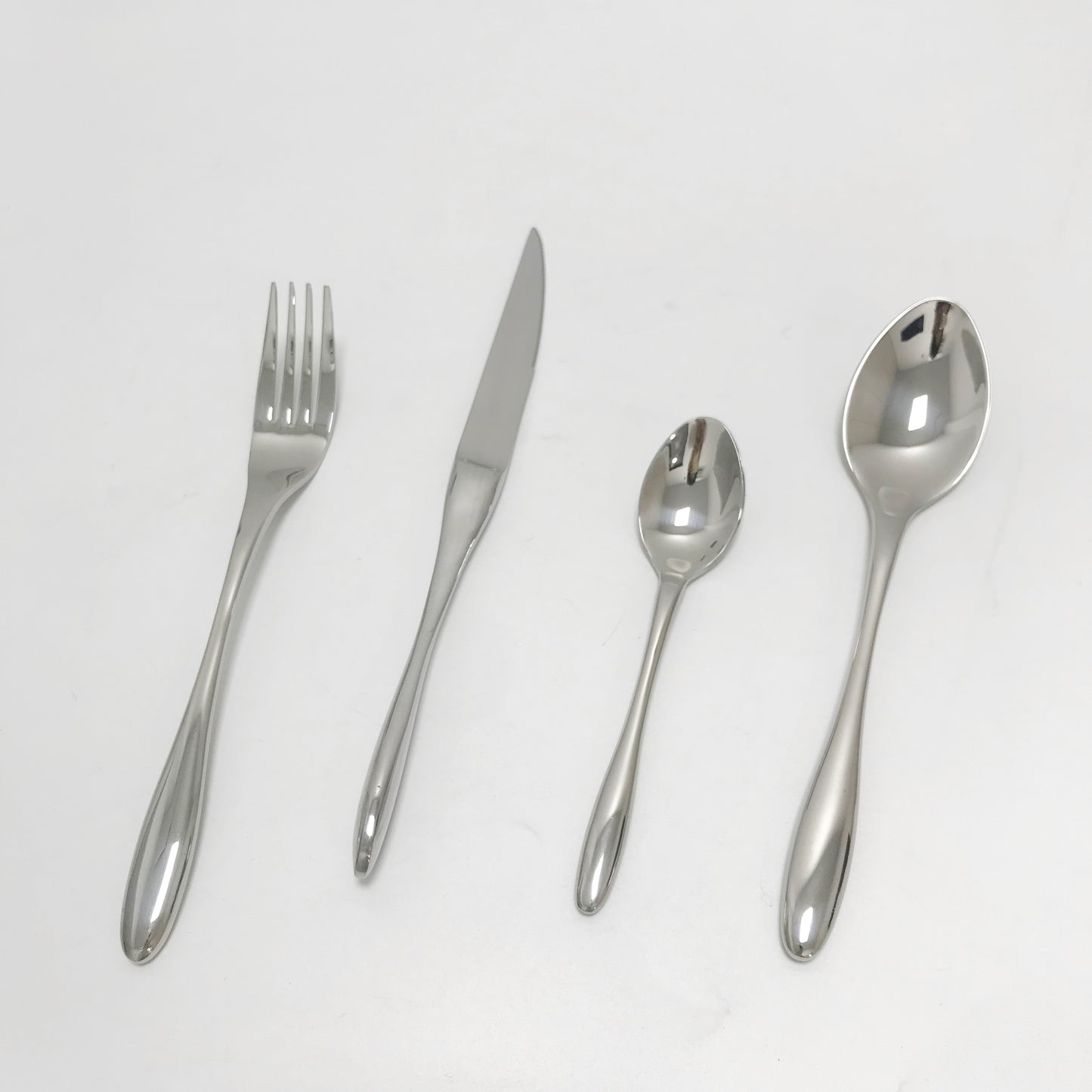 Flatware set with nice shape handle