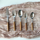 18/10 5-piece flatware with wooden handles WA123