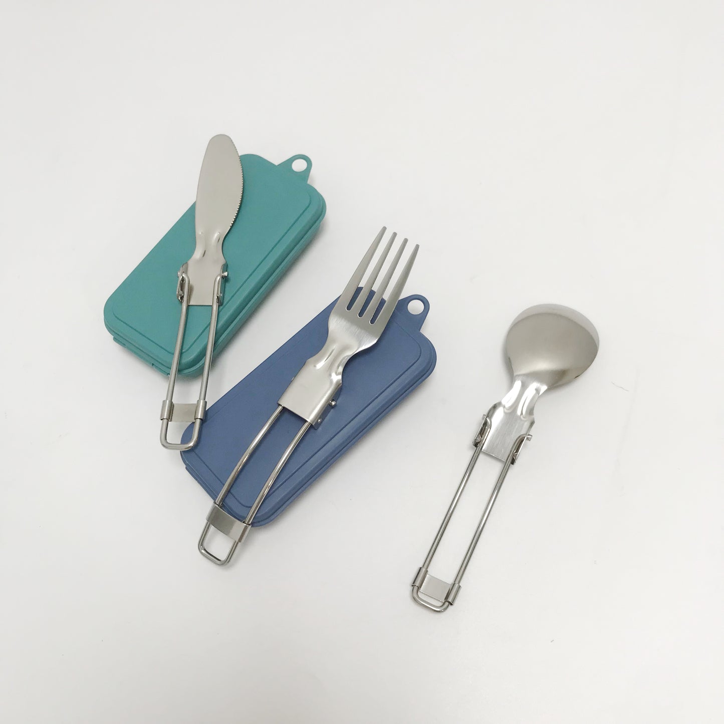 Foldable portable cutlery set
