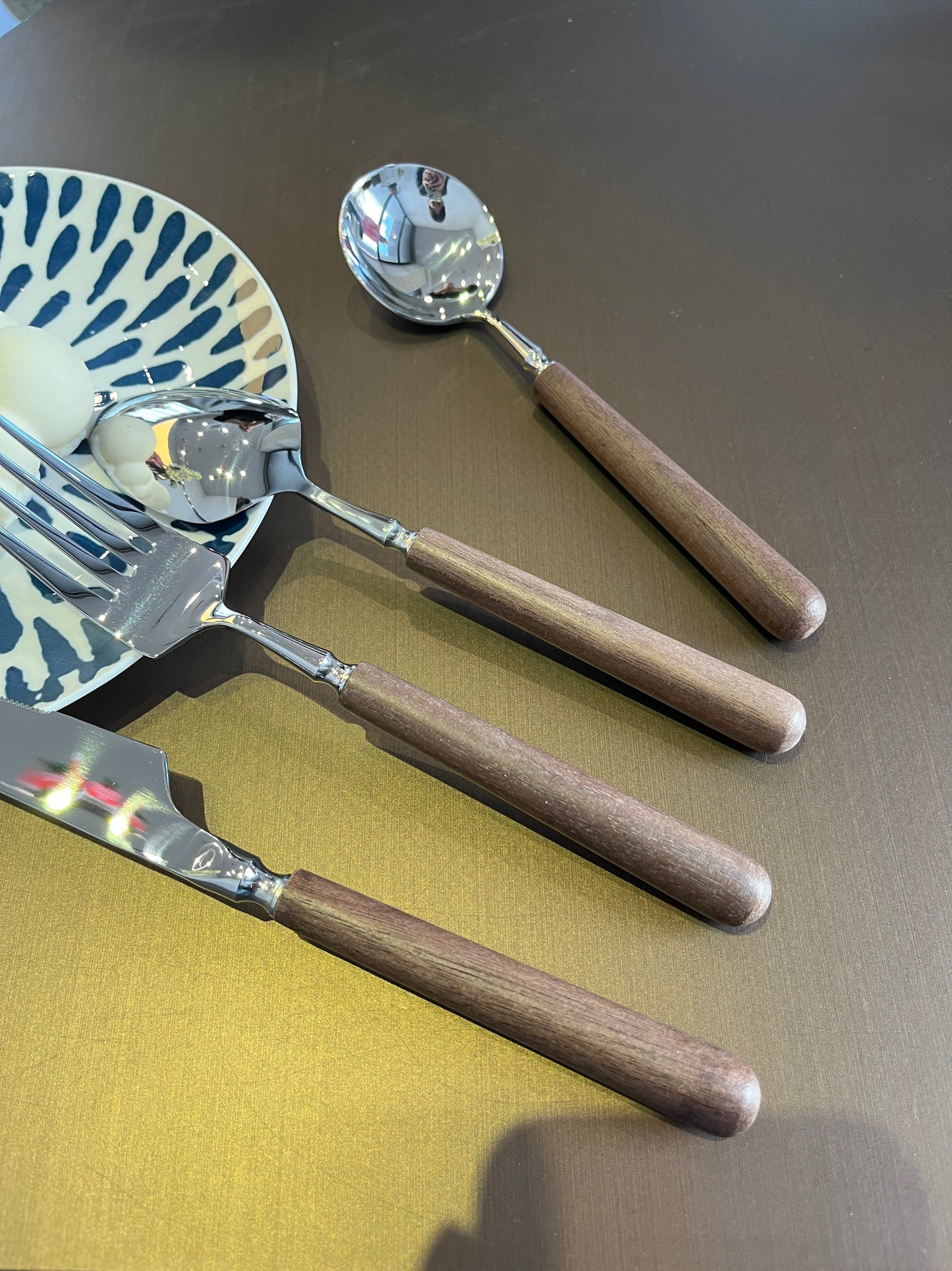4-piece Flatware set with walnut handle