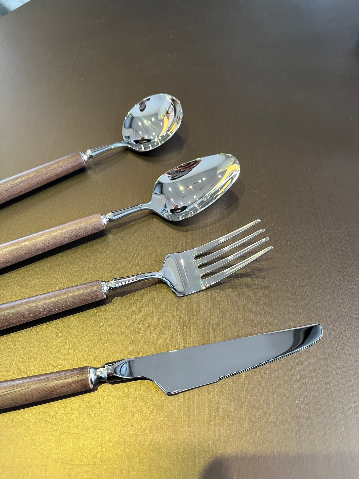 4-piece Flatware set with walnut handle