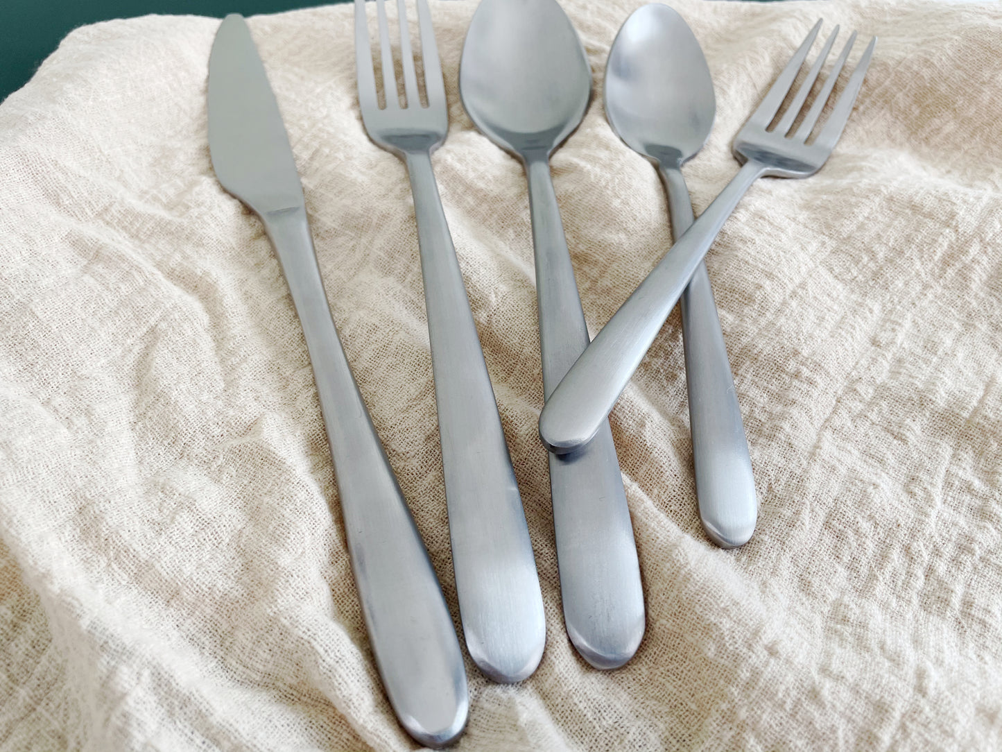5 piece matte finish flatware set