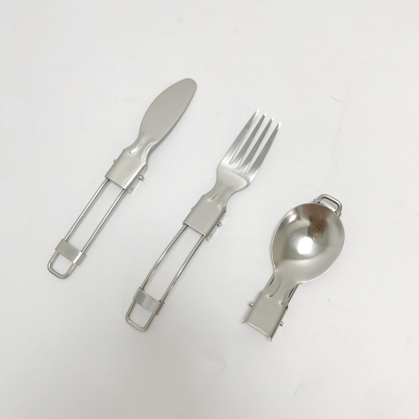Foldable portable cutlery set