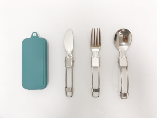 Foldable portable cutlery set