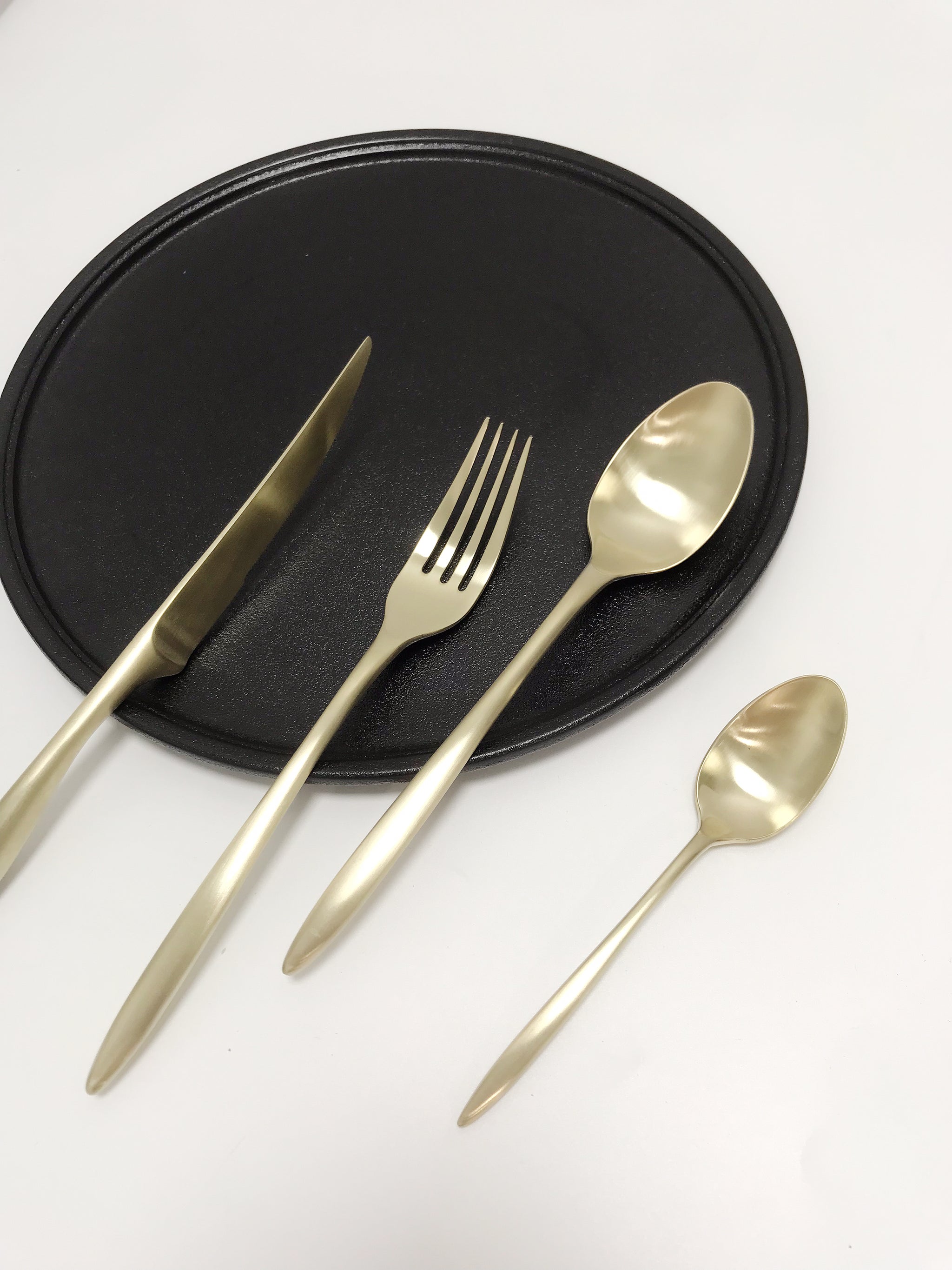 Elegant 4-piece Matte Flatware set