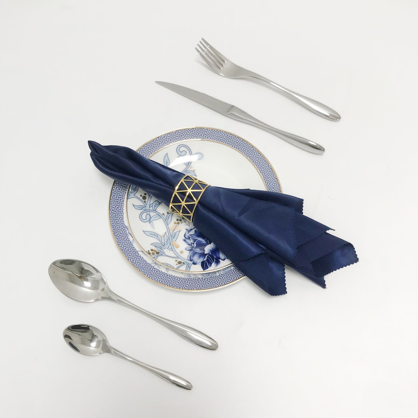 Flatware set with nice shape handle