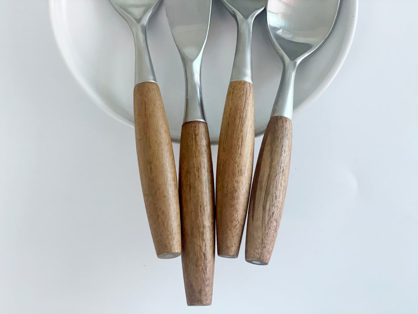 18/10 5-piece flatware with wooden handles WA123